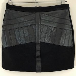 [131] BEBE Black Mini Skirt w Leather Panel